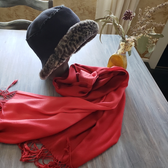 New wool wrap/scarf. - Picture 2 of 7